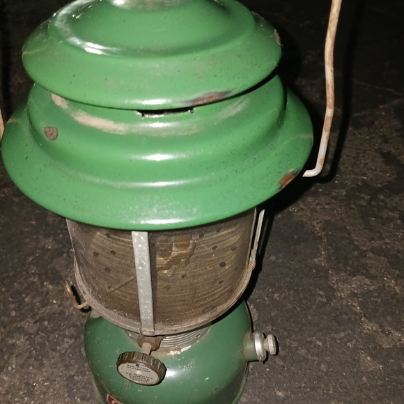 VINTAGE COLEMAN LANTERNS - Picture 6 of 7
